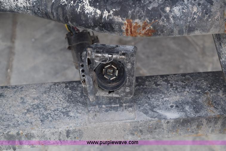 image for item E6123 2007 Chevrolet Silverado 2500HD flatbed pickup truck