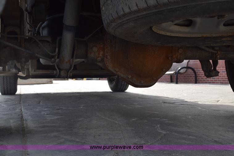 image for item E6123 2007 Chevrolet Silverado 2500HD flatbed pickup truck