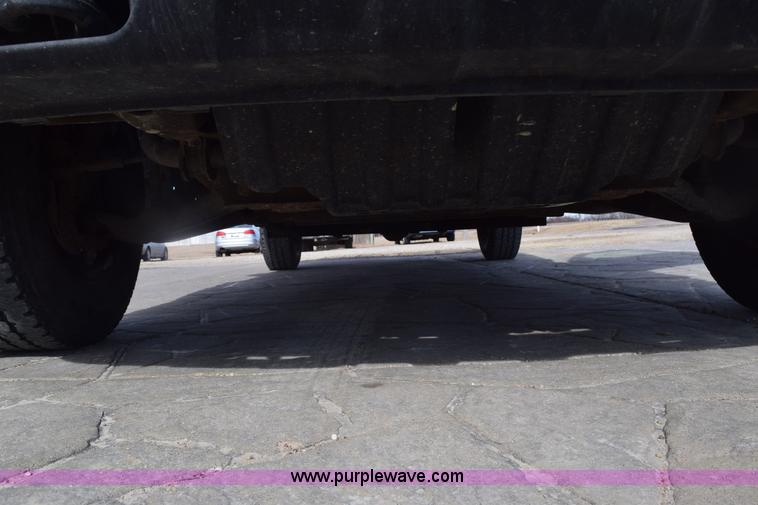 image for item E6123 2007 Chevrolet Silverado 2500HD flatbed pickup truck