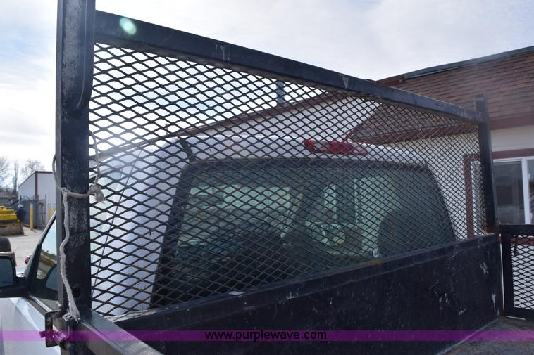 image for item E6123 2007 Chevrolet Silverado 2500HD flatbed pickup truck