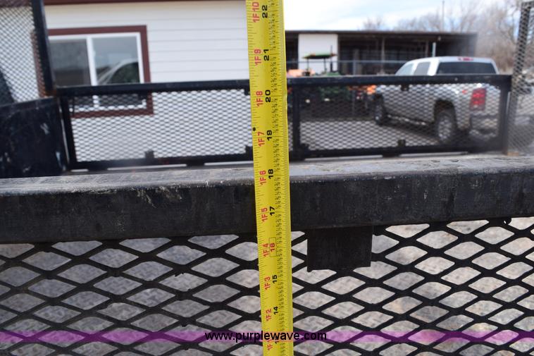 image for item E6123 2007 Chevrolet Silverado 2500HD flatbed pickup truck