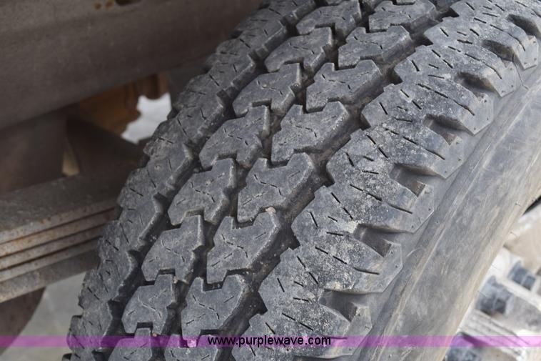 image for item E6123 2007 Chevrolet Silverado 2500HD flatbed pickup truck