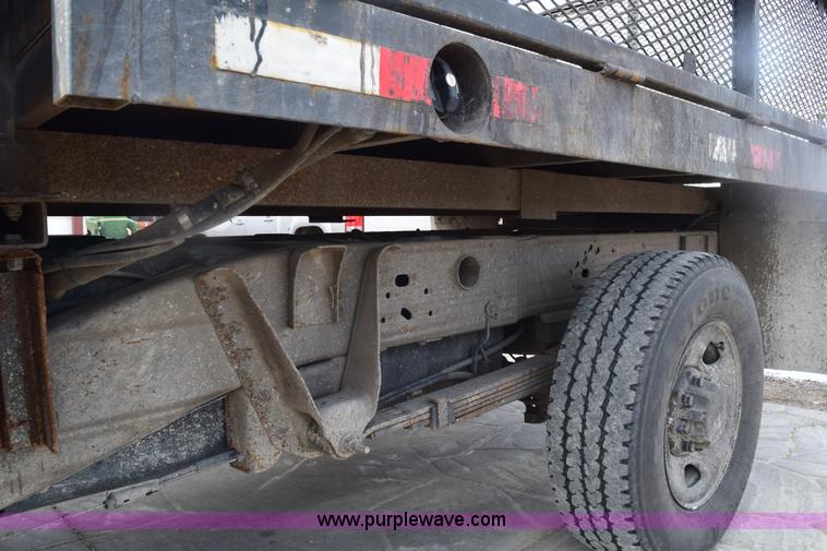 image for item E6123 2007 Chevrolet Silverado 2500HD flatbed pickup truck