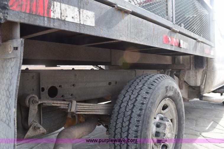 image for item E6123 2007 Chevrolet Silverado 2500HD flatbed pickup truck