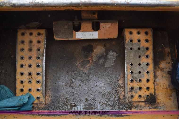 image for item E6124 1997 Case 1845C skid steer