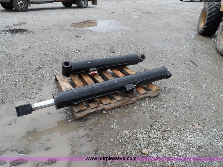 image for item F6664 IMT 16000 Series II truck mounted crane