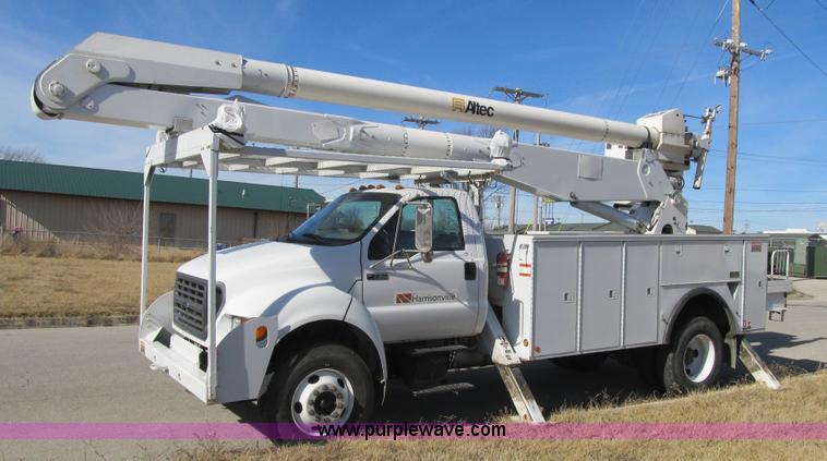 image for item F8898 2000 Ford F750 Material Handler 55' bucket truck