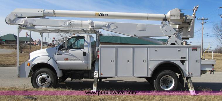 image for item F8898 2000 Ford F750 Material Handler 55' bucket truck