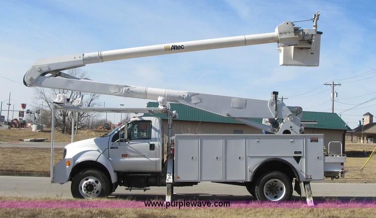 image for item F8898 2000 Ford F750 Material Handler 55' bucket truck