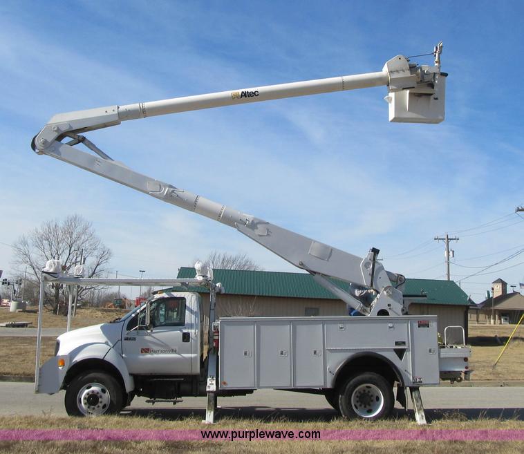 image for item F8898 2000 Ford F750 Material Handler 55' bucket truck