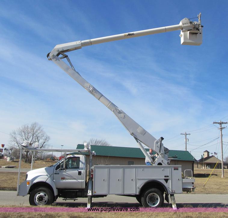 image for item F8898 2000 Ford F750 Material Handler 55' bucket truck