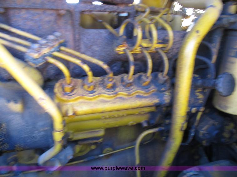 image for item F8899 1973 Caterpillar D6C dozer