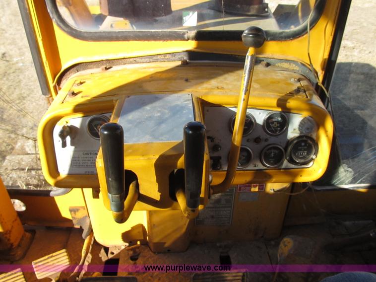 image for item F8899 1973 Caterpillar D6C dozer