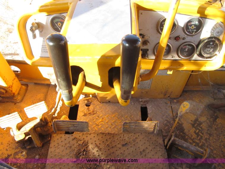image for item F8899 1973 Caterpillar D6C dozer