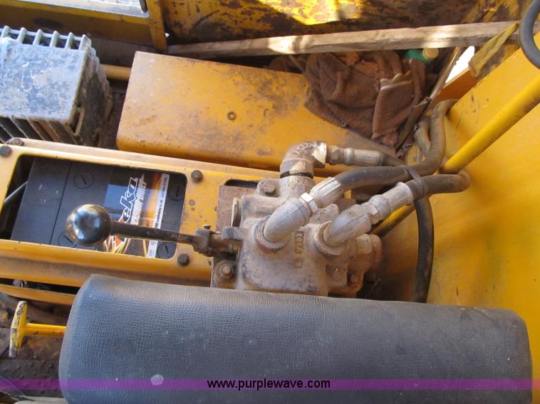image for item F8899 1973 Caterpillar D6C dozer
