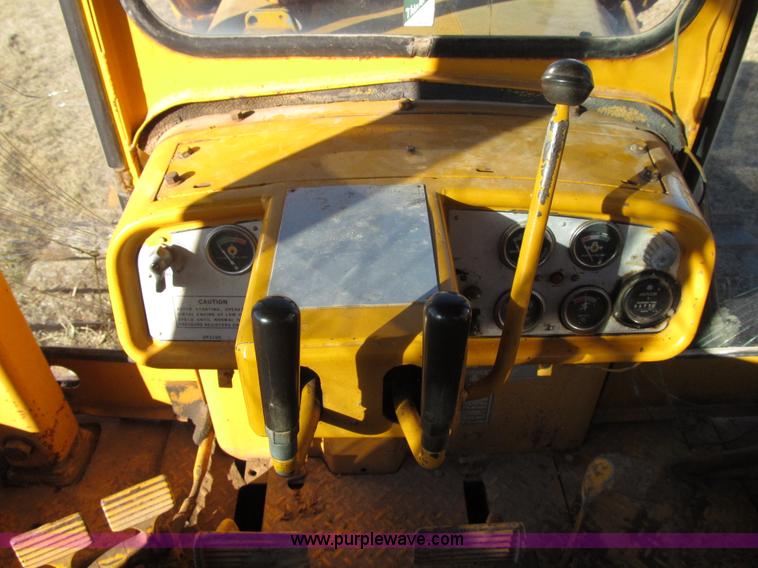 image for item F8899 1973 Caterpillar D6C dozer