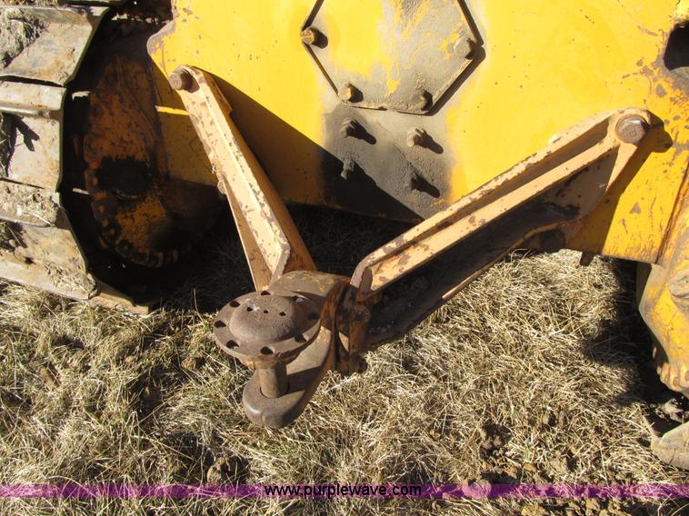 image for item F8899 1973 Caterpillar D6C dozer