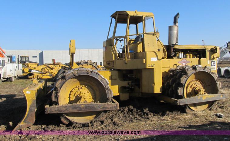 image for item F8958 1973 Caterpillar 825B compactor