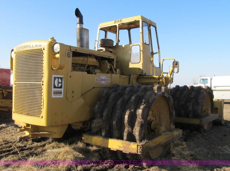image for item F8958 1973 Caterpillar 825B compactor
