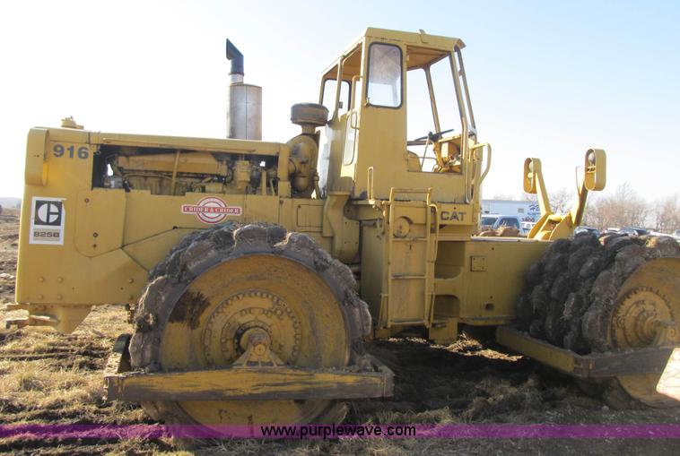 image for item F8958 1973 Caterpillar 825B compactor