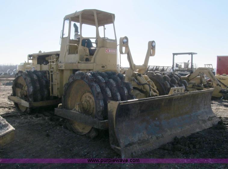 image for item F8958 1973 Caterpillar 825B compactor