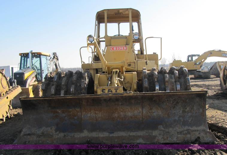 image for item F8958 1973 Caterpillar 825B compactor