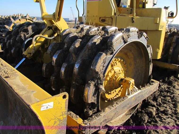 image for item F8958 1973 Caterpillar 825B compactor