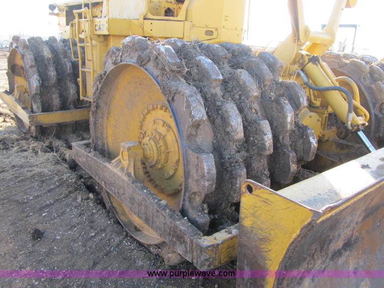 image for item F8958 1973 Caterpillar 825B compactor