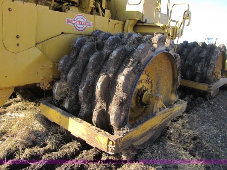 image for item F8958 1973 Caterpillar 825B compactor