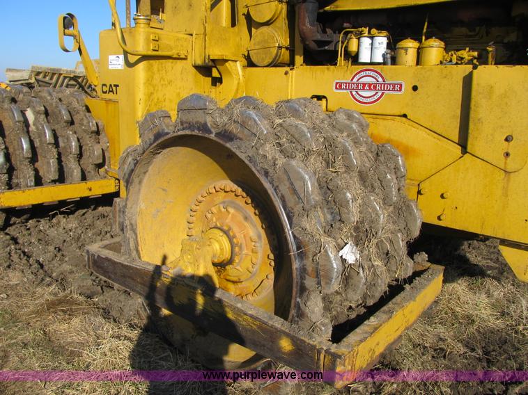 image for item F8958 1973 Caterpillar 825B compactor