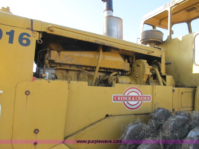 image for item F8958 1973 Caterpillar 825B compactor