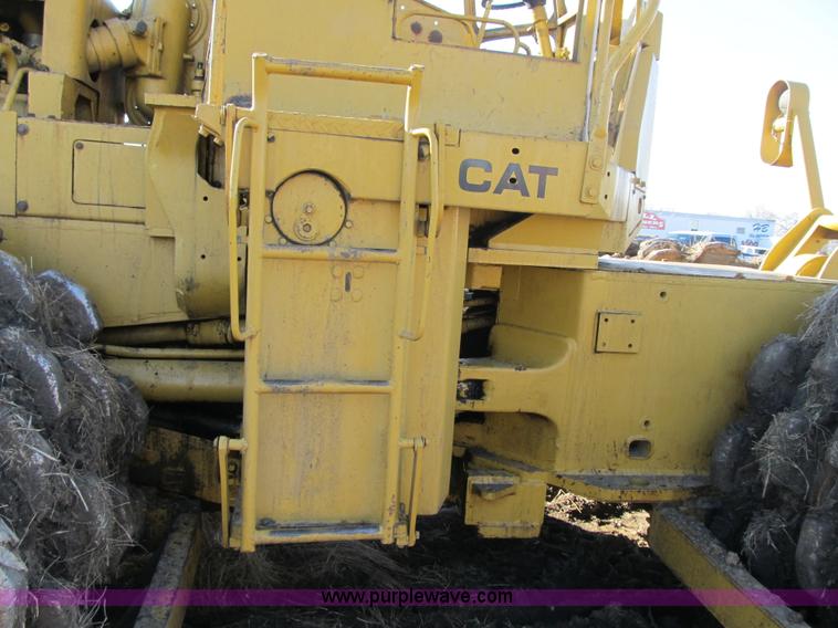image for item F8958 1973 Caterpillar 825B compactor