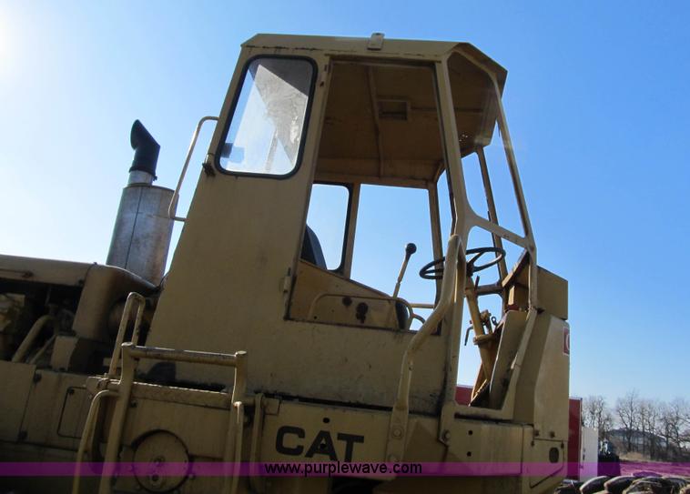 image for item F8958 1973 Caterpillar 825B compactor