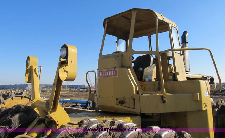 image for item F8958 1973 Caterpillar 825B compactor