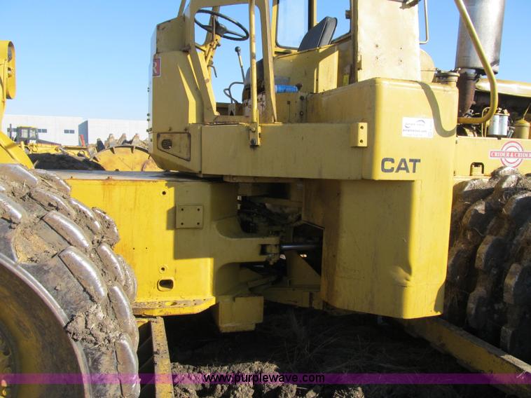 image for item F8958 1973 Caterpillar 825B compactor
