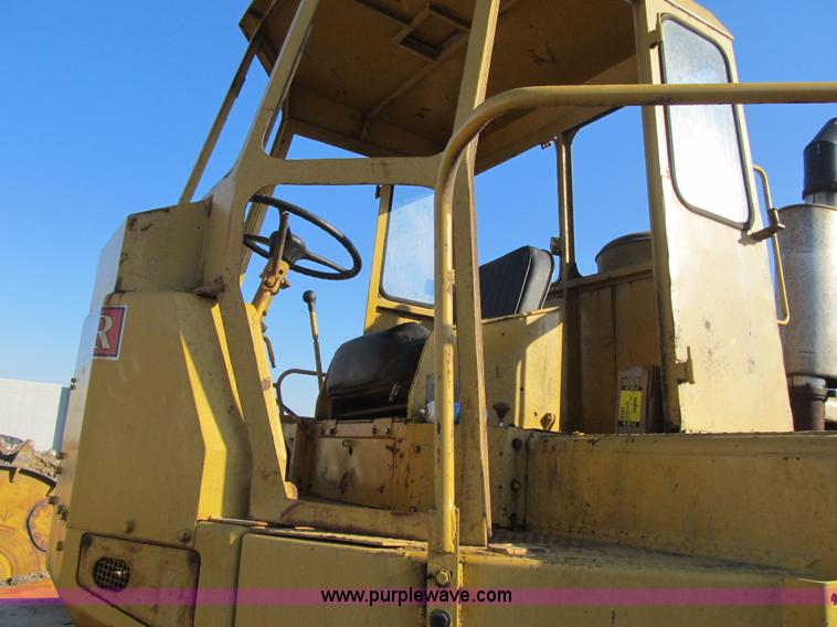 image for item F8958 1973 Caterpillar 825B compactor