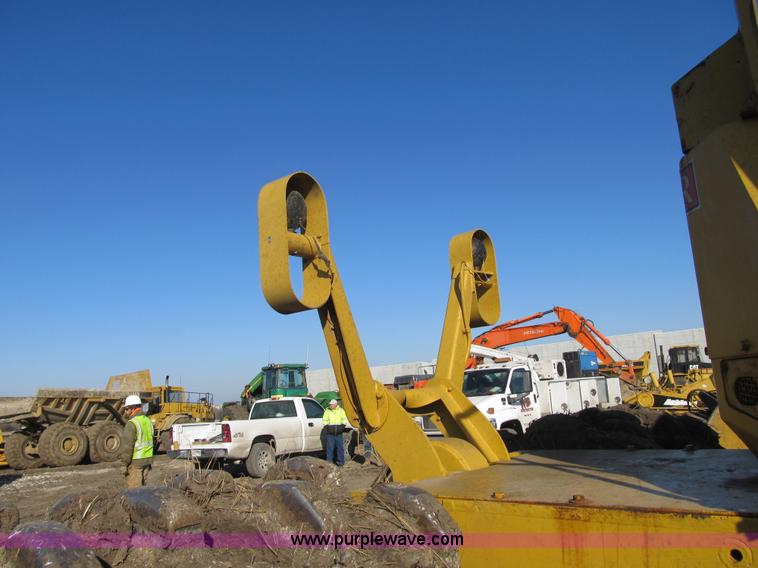 image for item F8958 1973 Caterpillar 825B compactor