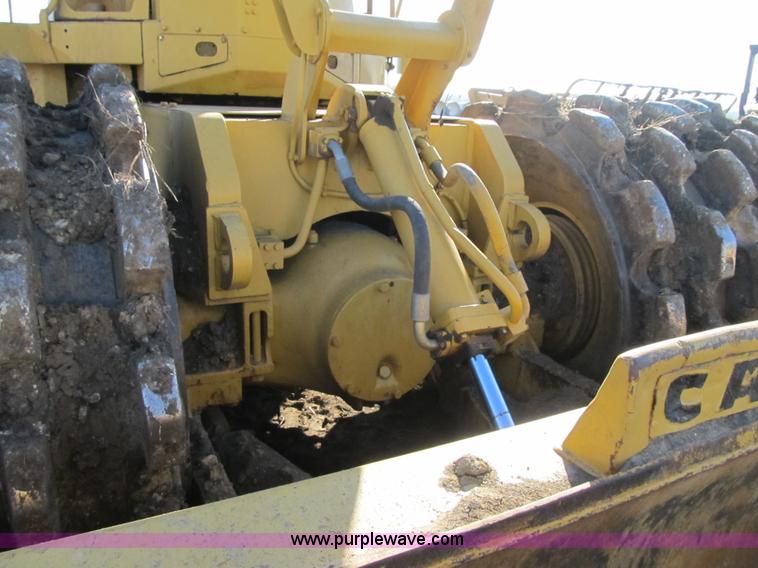 image for item F8958 1973 Caterpillar 825B compactor