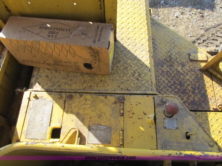 image for item F8958 1973 Caterpillar 825B compactor