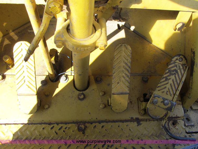 image for item F8958 1973 Caterpillar 825B compactor
