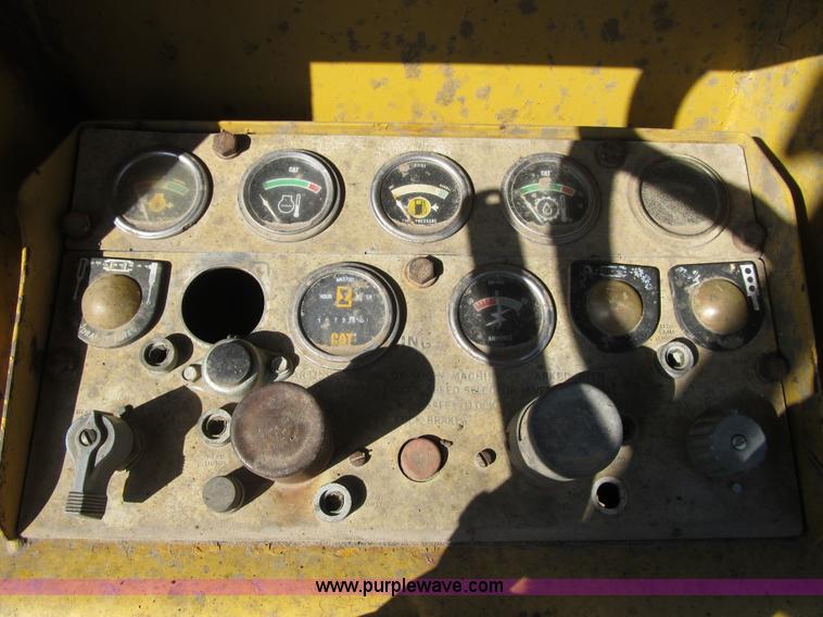 image for item F8958 1973 Caterpillar 825B compactor