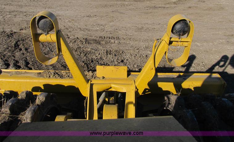 image for item F8958 1973 Caterpillar 825B compactor