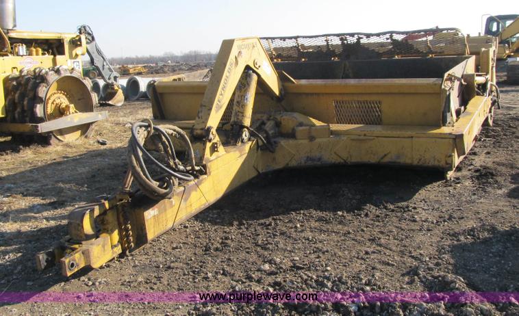 image for item F8959 Reynolds 18 CMX pan scraper