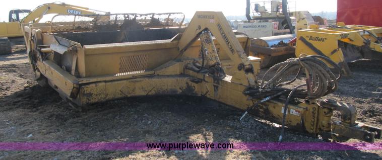 image for item F8959 Reynolds 18 CMX pan scraper