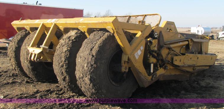 image for item F8959 Reynolds 18 CMX pan scraper