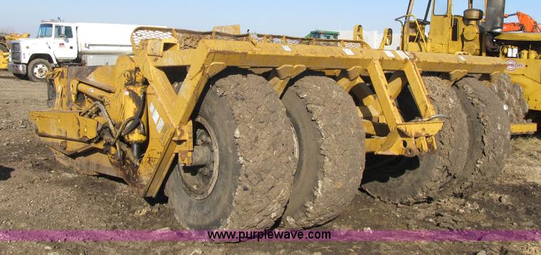 image for item F8959 Reynolds 18 CMX pan scraper