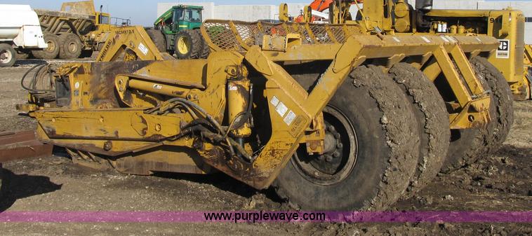 image for item F8959 Reynolds 18 CMX pan scraper