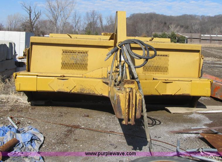 image for item F8960 2002 Reynolds 18 CMX pan scraper