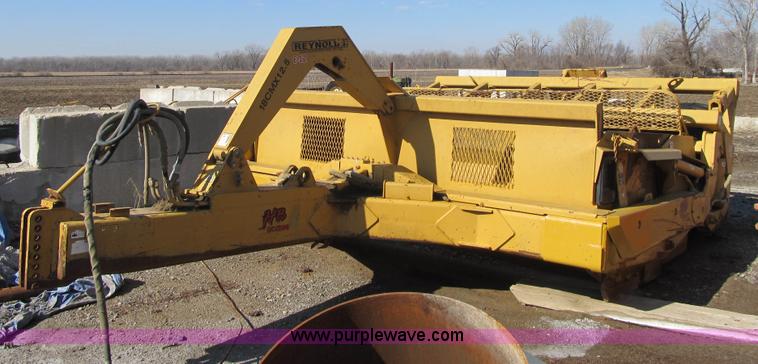 image for item F8960 2002 Reynolds 18 CMX pan scraper