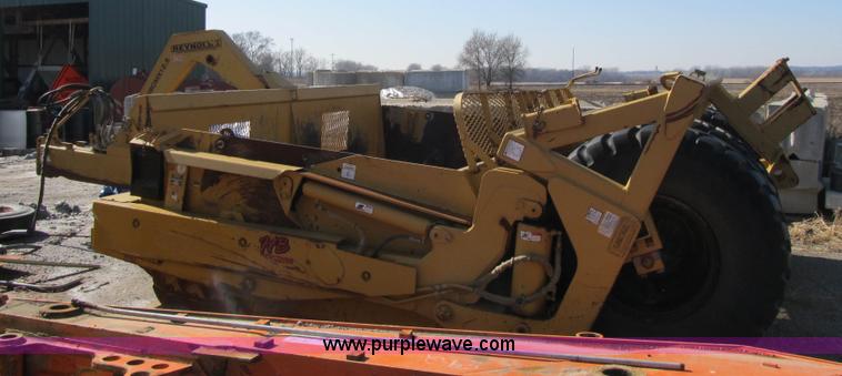 image for item F8960 2002 Reynolds 18 CMX pan scraper